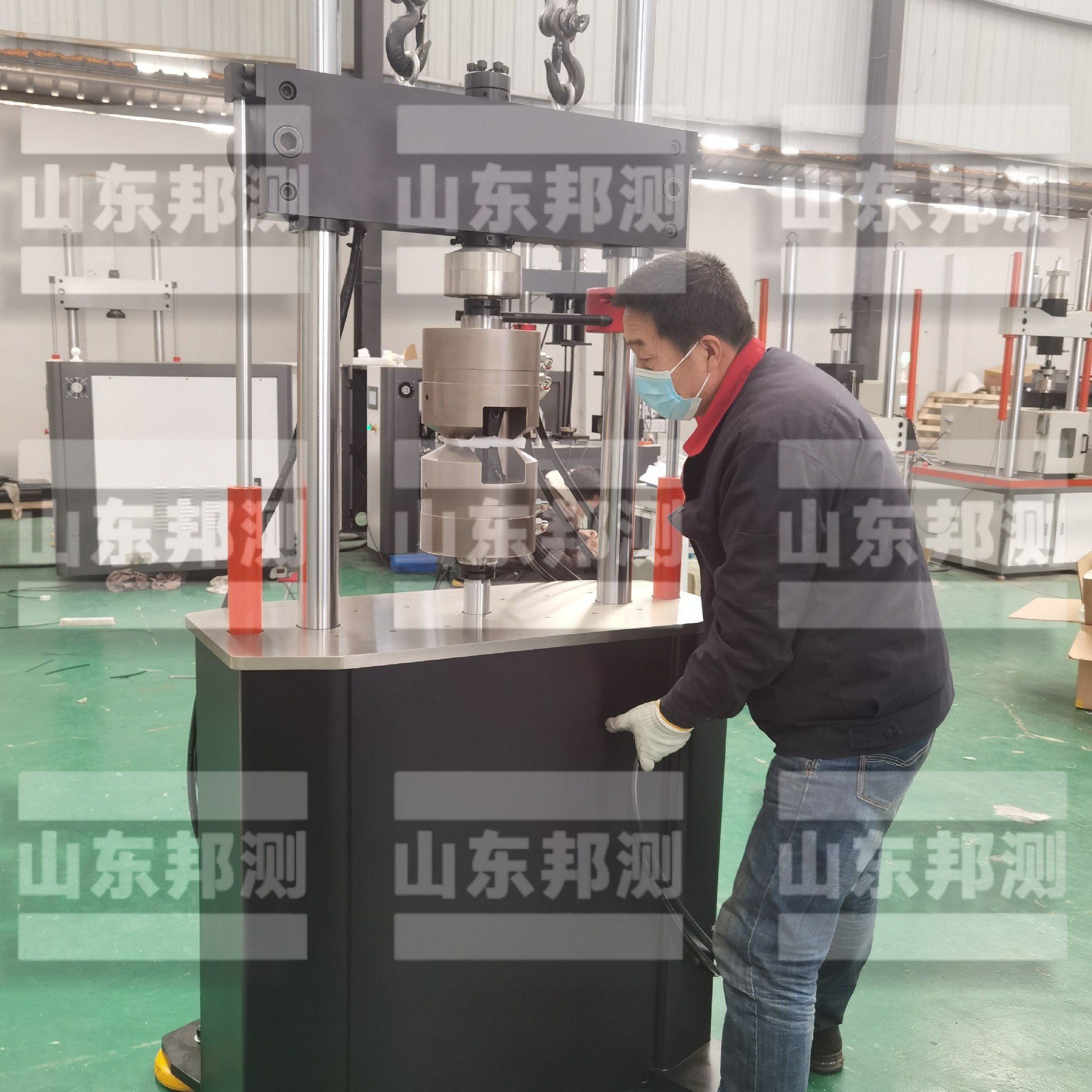 金属材料疲劳试验机 整理发货.jpg